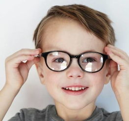 眼睛近视的锅,先别甩给电子产品