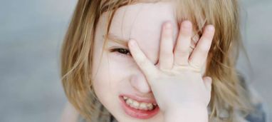 孩子常摔倒,竟然和这件事有关