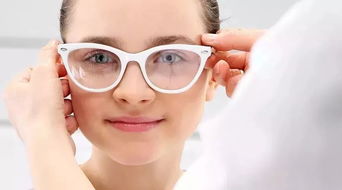 一只小手电筒,测试你的孩子是否患有斜视